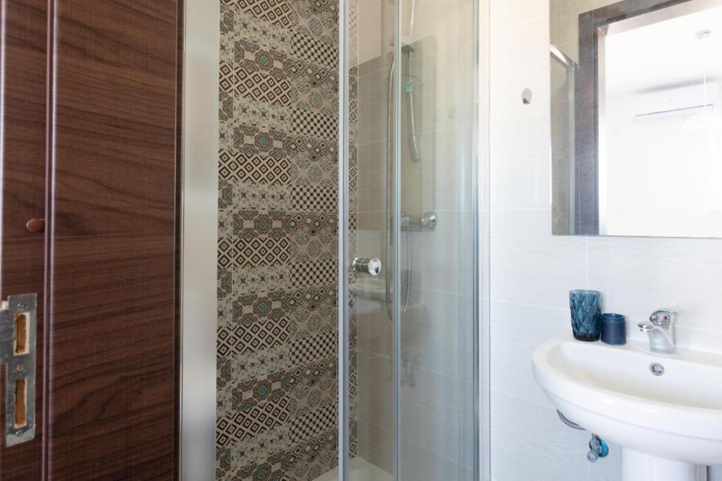 F5 Room 1, Private Double Room With Private Bathroom And Balcony In Shared Flat Msida Buitenkant foto