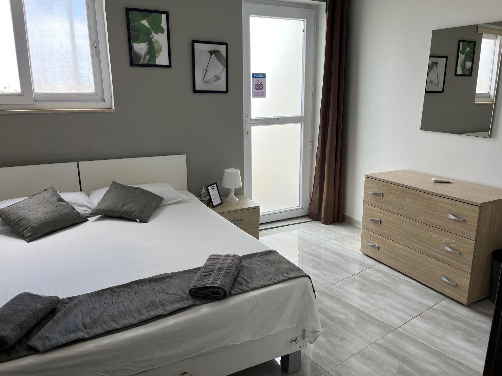 F5 Room 1, Private Double Room With Private Bathroom And Balcony In Shared Flat Msida Buitenkant foto